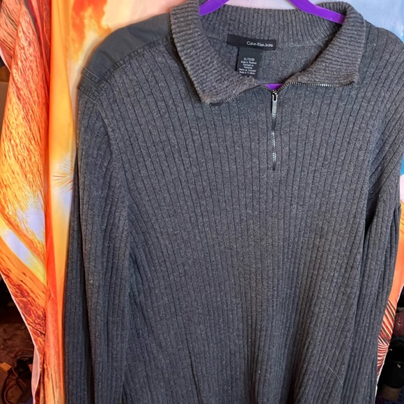 Calvin Klein sweater - Picture 2 of 7